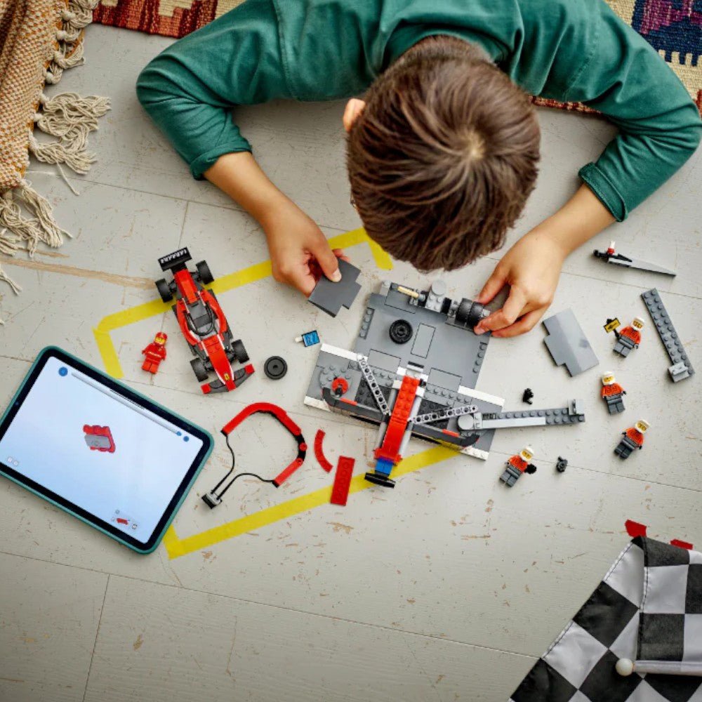 Bloques LEGO® Parada en Pits de F1® y Equipo de Mecánicos con Auto Ferrari - Lego - Titan.com.pa - 673419403467