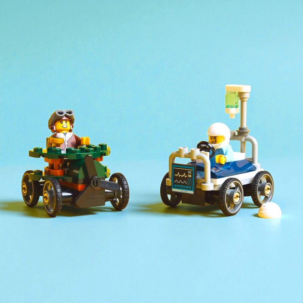 Bloques LEGO Pack de Autos de Carreras: Avión vs. Cama de Hospital - Lego - Titan.com.pa - 673419403436