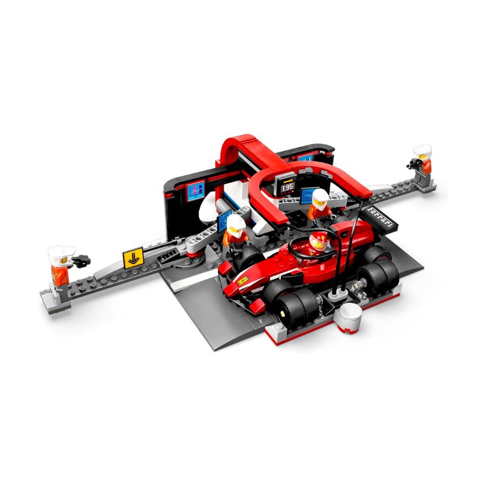 Bloques LEGO® Parada en Pits de F1® y Equipo de Mecánicos con Auto Ferrari - Lego - Titan.com.pa - 673419403467