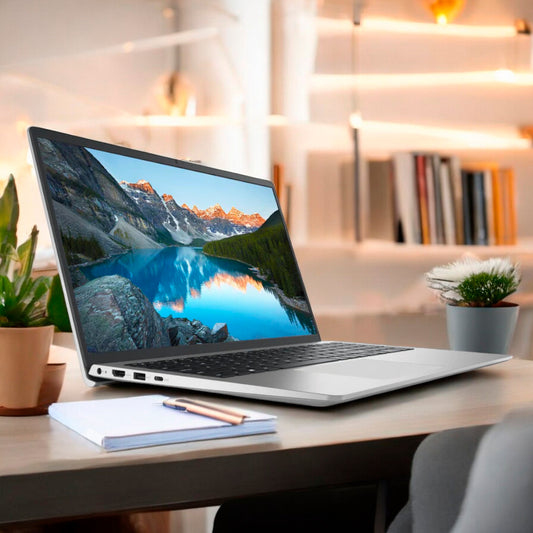 Laptop Dell Inspiron 3535 / AMD Ryzen 5 7520U / 8GB RAM / 512GB SSD / 15.6"